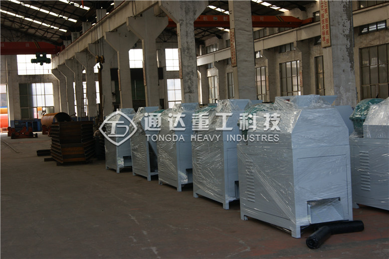 出口智利白色復(fù)混肥對(duì)輥擠壓造粒機(jī)